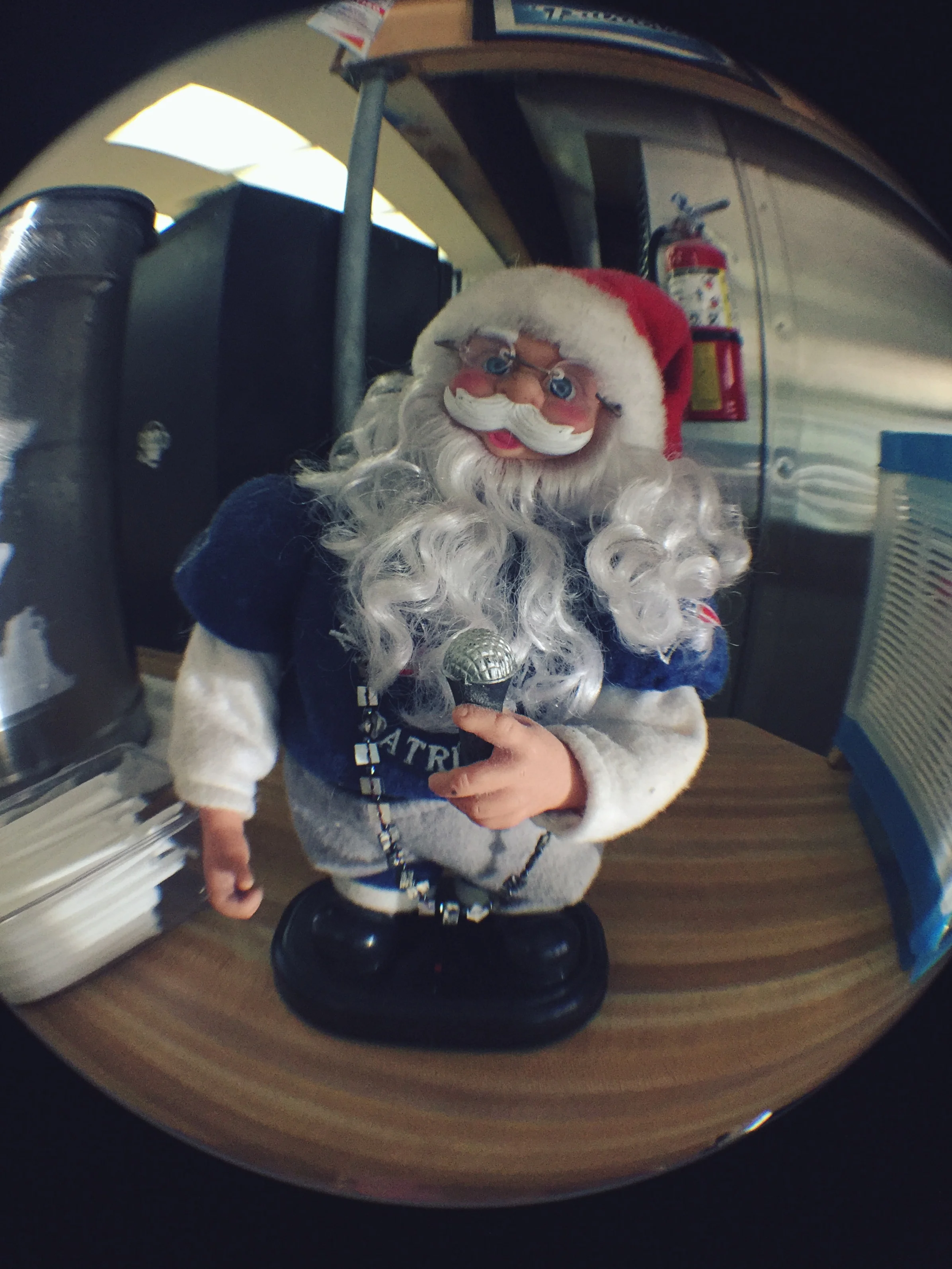 Santa in Kaimuki Boston Pizza