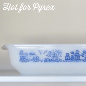 1960s*Agee "Willow" - This piece was produced in New Zealand and features a pattern similar to the JAJ Willow pattern.