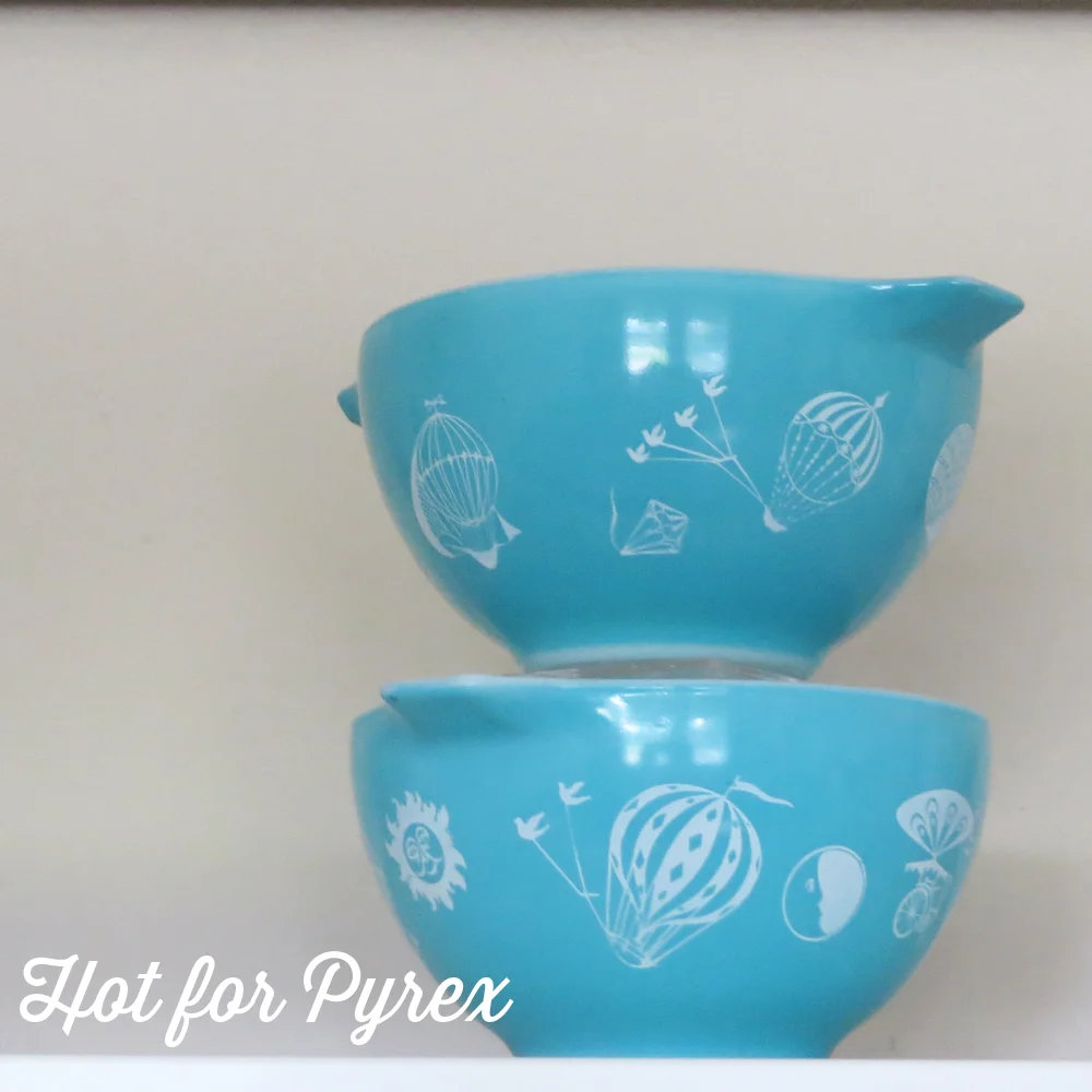 The 1958 Balloons Chip and Dip set is a must have for many collectors, but did you know that there were two different versions of the pattern produced? The bowl on top is the harder to find version which features several hot air balloon
variations that did not make it onto the more common version of the bowl (on bottom).