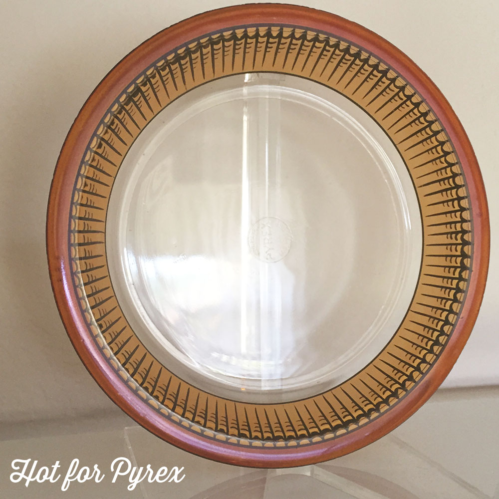 9 Inch Pie Plate with Decoration