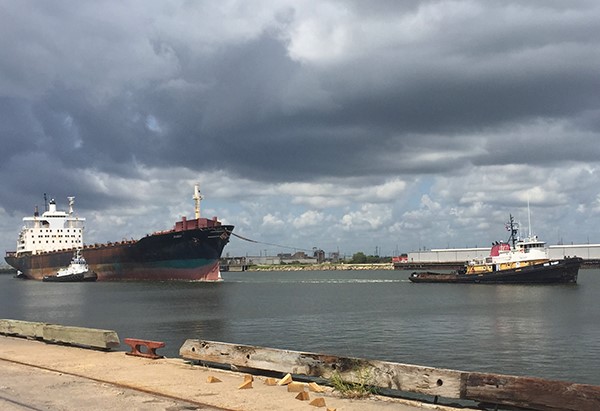 Horizon Trader being towed out of Brownsville, TX, to India, Sept. 2, 2015 (C) BAN