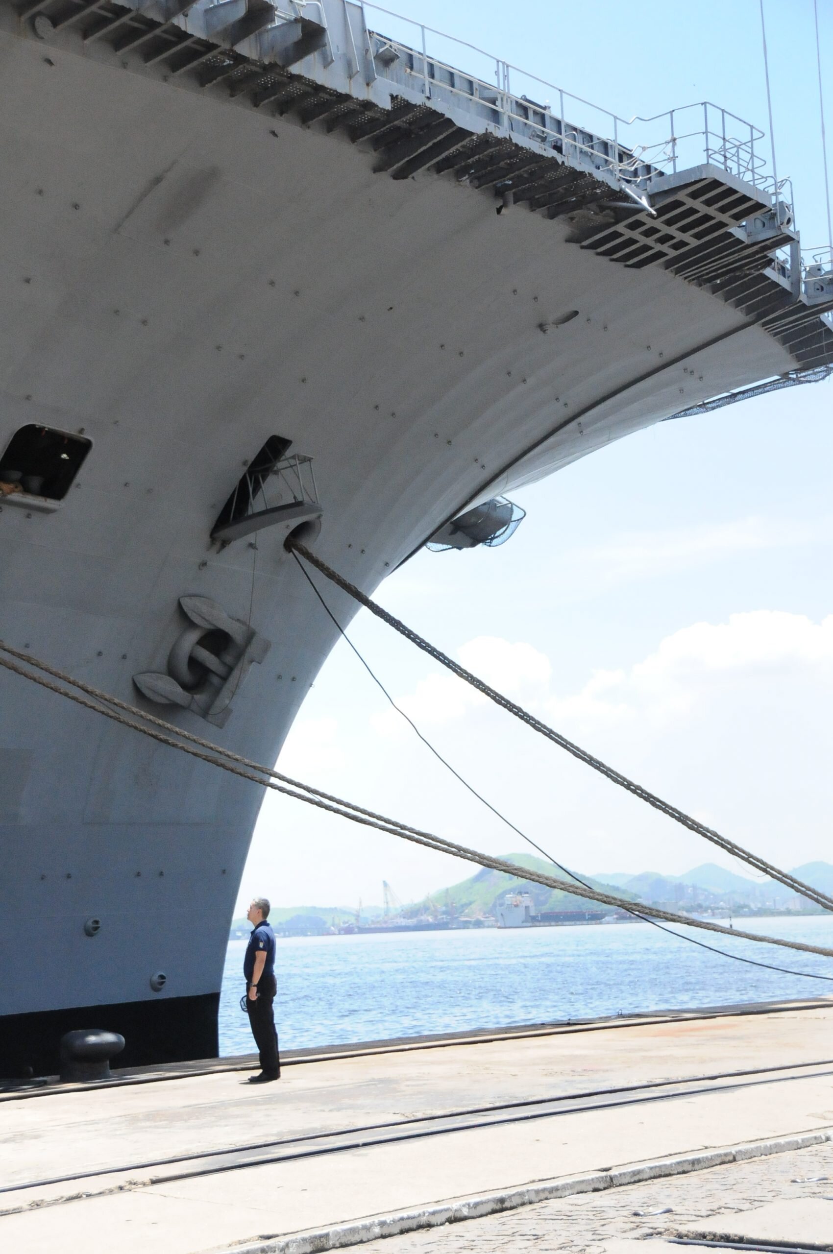 Decommissioned Clemenceau-class aircraft carrier returns to Brazilian Navy after bid suspended
