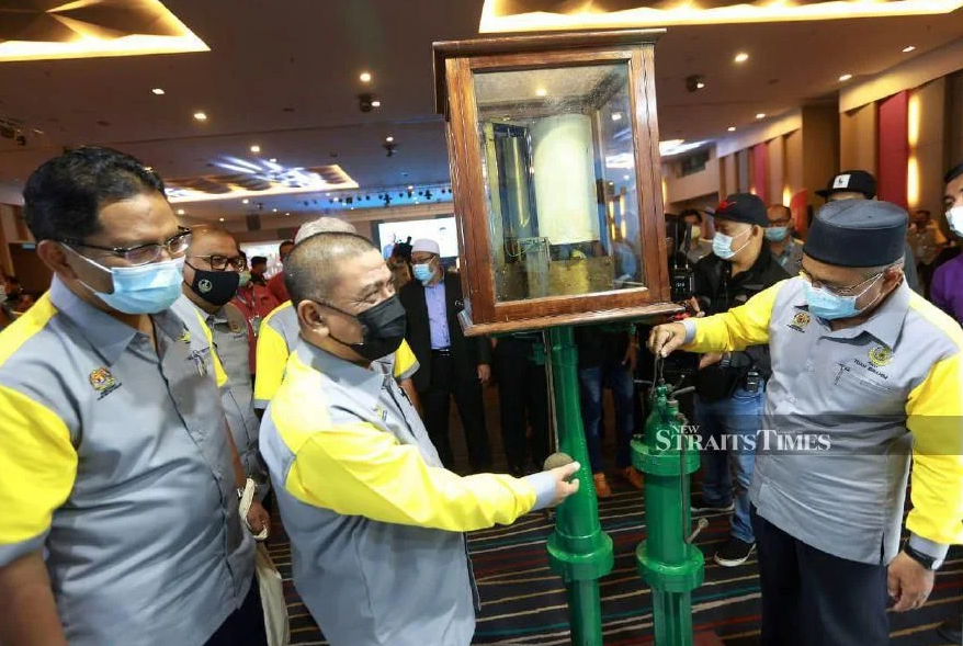 Malaysian authorities waiting for arrival of ship carrying plastic waste from US