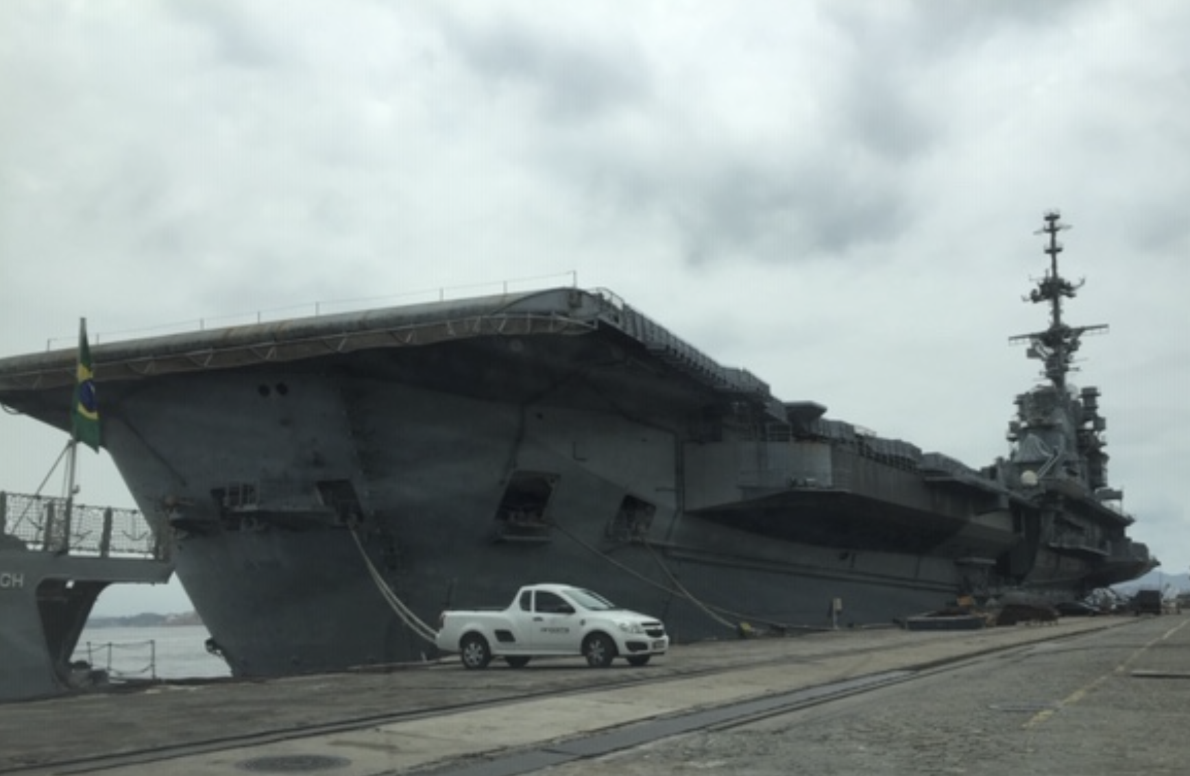 Sale of asbestos-laden aircraft carrier São Paulo raises concerns
