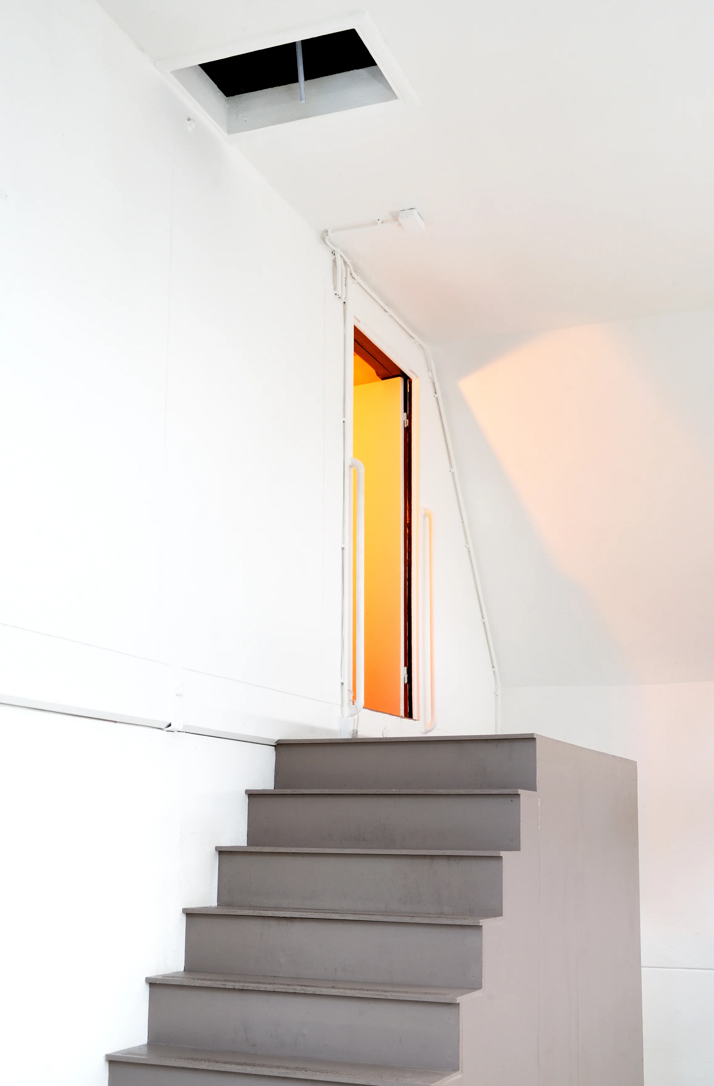 Treppe_Tuer_Oeffnung.jpg