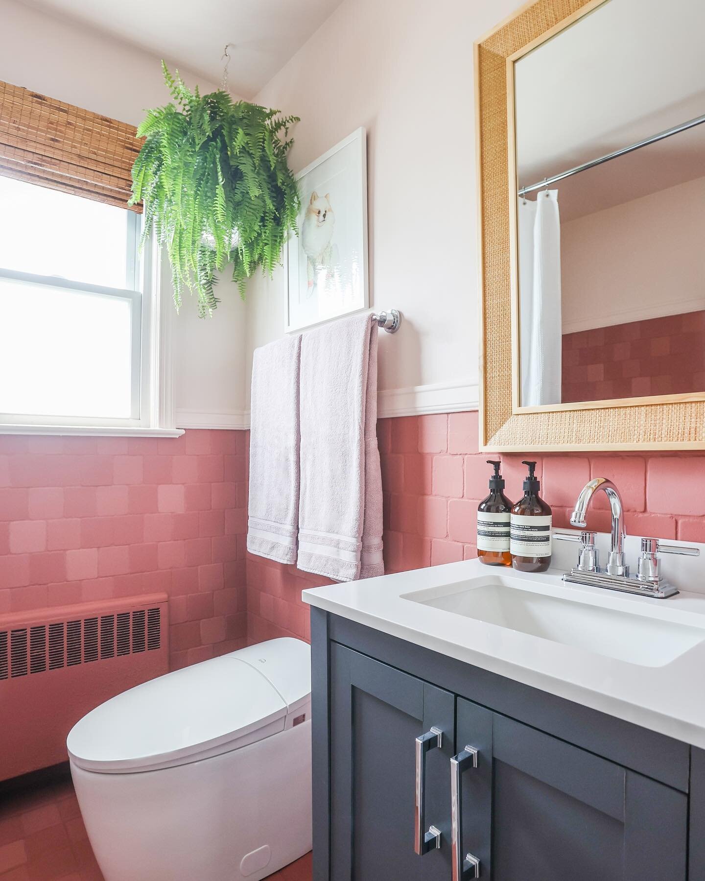 HI EVERYONE IT&rsquo;S BEFORE AND AFTER TIME. It&rsquo;s a little late because I got the thing we like to pretend isn&rsquo;t still a thing, but we made it to the finish and my rental bathroom looks pretty darn good&mdash;even if I do say so myself ?