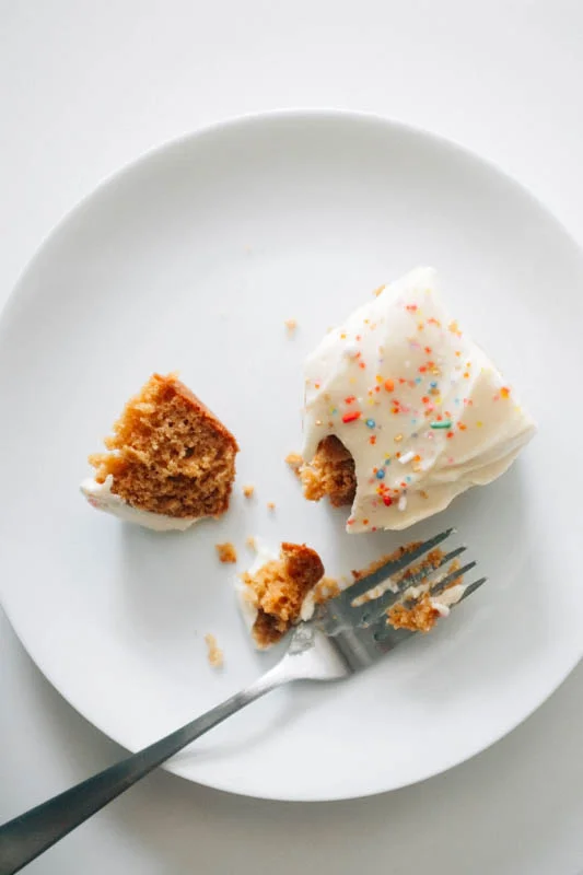 Speculoos Cake with Cream Cheese Frosting