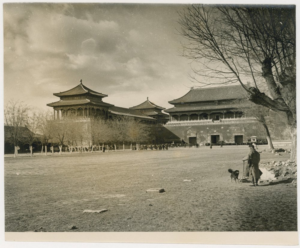  The Meridian Gate, southern entrance to the Forbidden City, in the late 1930s. Photo by Michael Lindsay. 