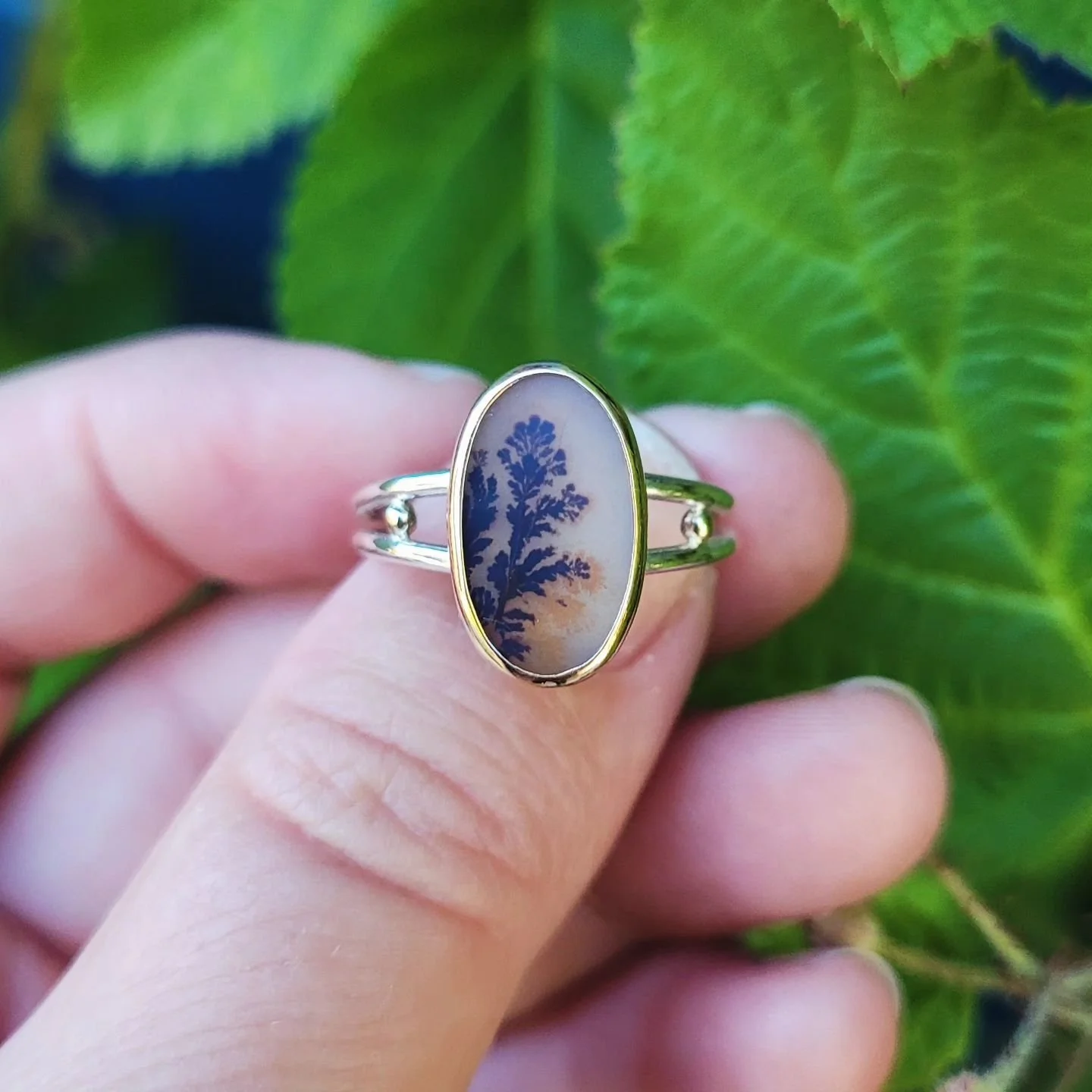 This stunnin' dendritic agate ring sold at our last show, it's resized and ready to be picked up at our show tomorrow. Hope to see y'all in Berkeley on 4th St. with @headwestmarketplace! Support local artists and pick something up for your Momma ❤️ o