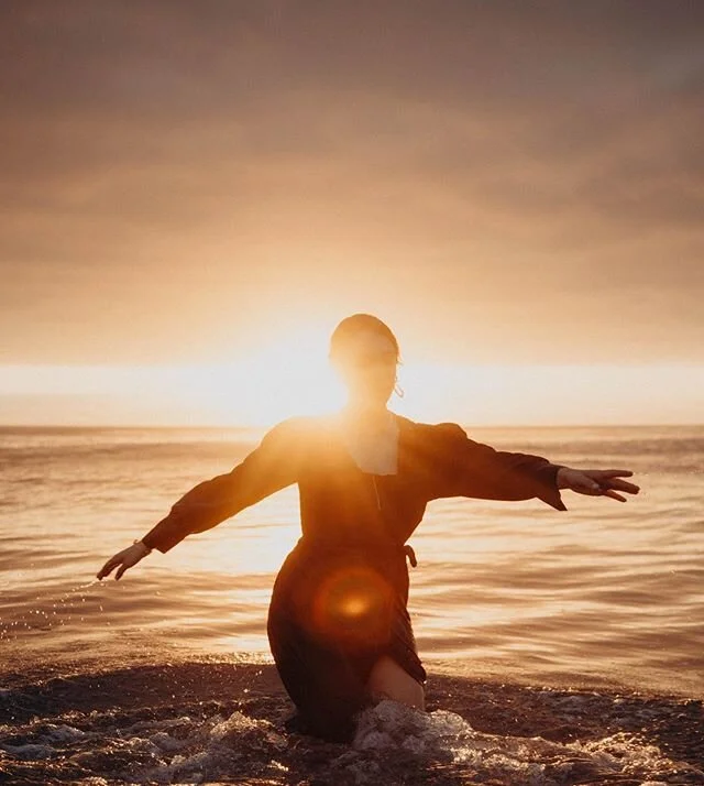 Riding the wave to the institution. Will you join me?
⠀⠀⠀⠀⠀⠀⠀⠀⠀⠀⠀
#institution #may15th 📸 @jberresh