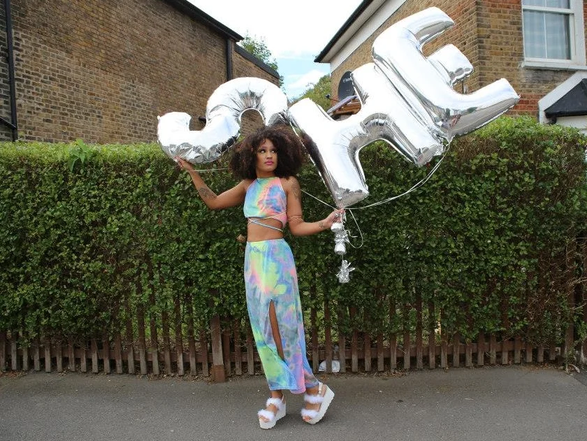 loren pastels holding balloons.jpg