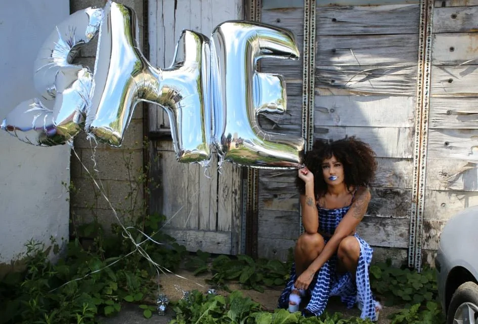 Lo holding she balloon 4.jpg