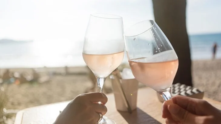 drinking-wine-at-the-beach-730x410.jpg