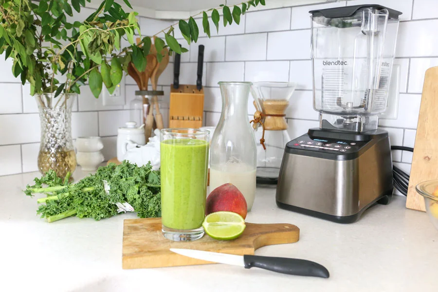 Citrus_Peach_Green_Smoothie_Healthy_Recipe_Web.jpg