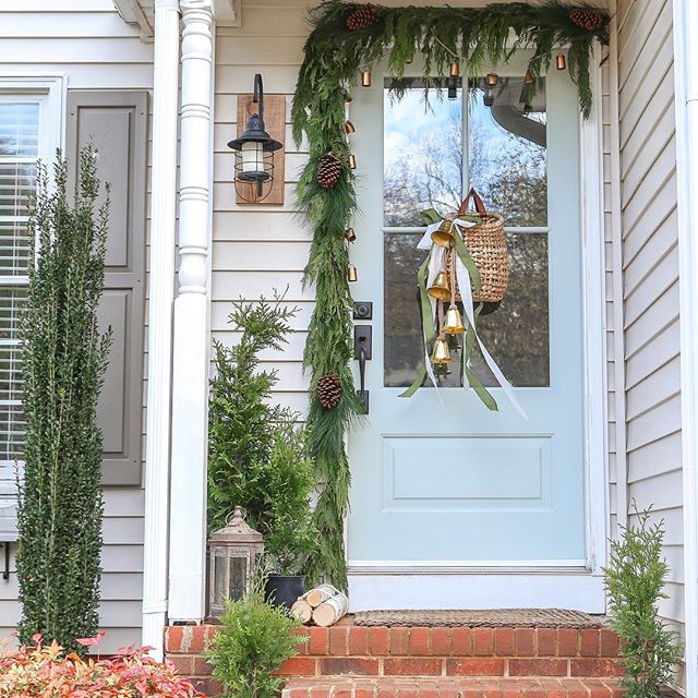 Our Christmas front porch! 🌲
Even though I got poison ivy all over my hands from the garland it was so worth it.
This is the first year I&rsquo;ve been excited about decorating our tinie winie front porch and I owe it all to our @simpsondoorco door.