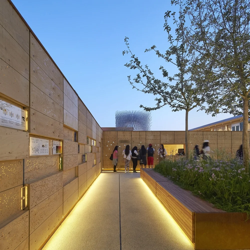 UK+Pavilion+Swarm+Wall,+courtesy+of+UKTI+-+LESS+PINK.jpg