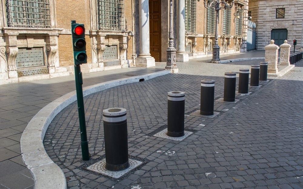 bollard-1342307_1920.jpg