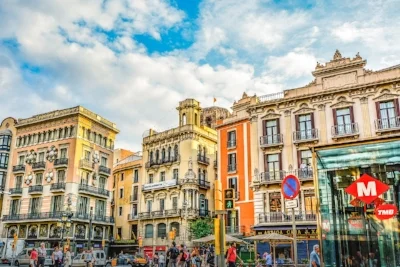 barcelona-2176452_1280.jpg