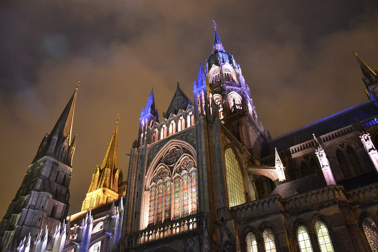 bayeux-2166590_1280.jpg