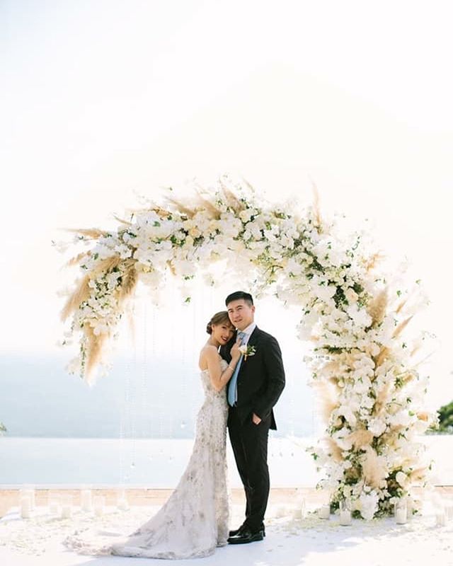 ~ 𝐐𝐮𝐨𝐭𝐞𝐬 ~ Dites vous que rien n&rsquo;est &eacute;ternel dans la vie m&ecirc;me les emmerdes 🤓
.
.
.
.
.
Photography : @sayaphotography for @studiohlala | Wedding Planner : @theweddingblissthailand | Floral Designer : @iamflower.co #sundayquo