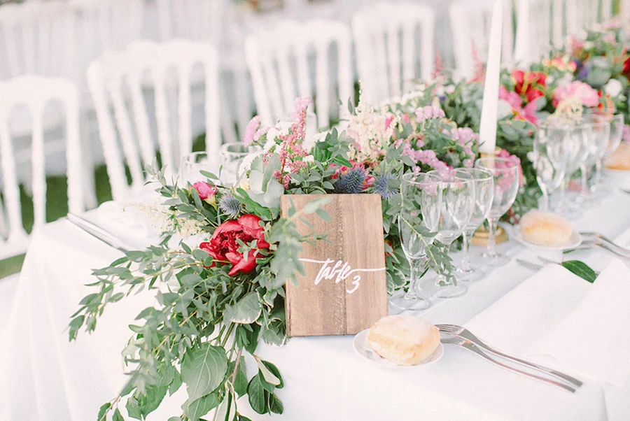 saya-photography-wedding-elegant-romantic-centertable-provence-lourmarin-le-galinier-.jpg