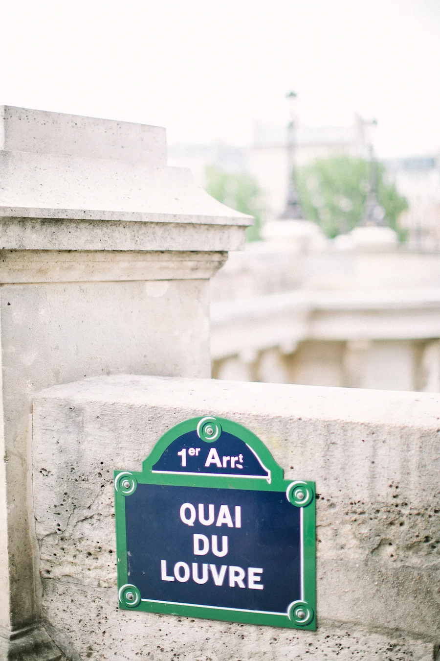 saya-photography-pre-wedding-couple-engagement-paris-ile-saint-louis-1.jpg