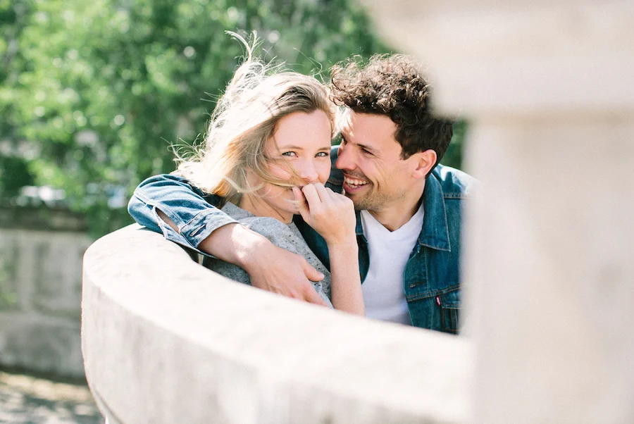saya-photography-pre-wedding-couple-engagement-paris-ile-saint-louis-127.jpg