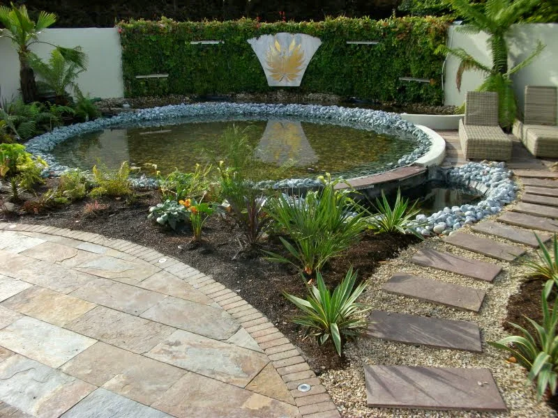 amazonlandscaping.com vertical planting.JPG