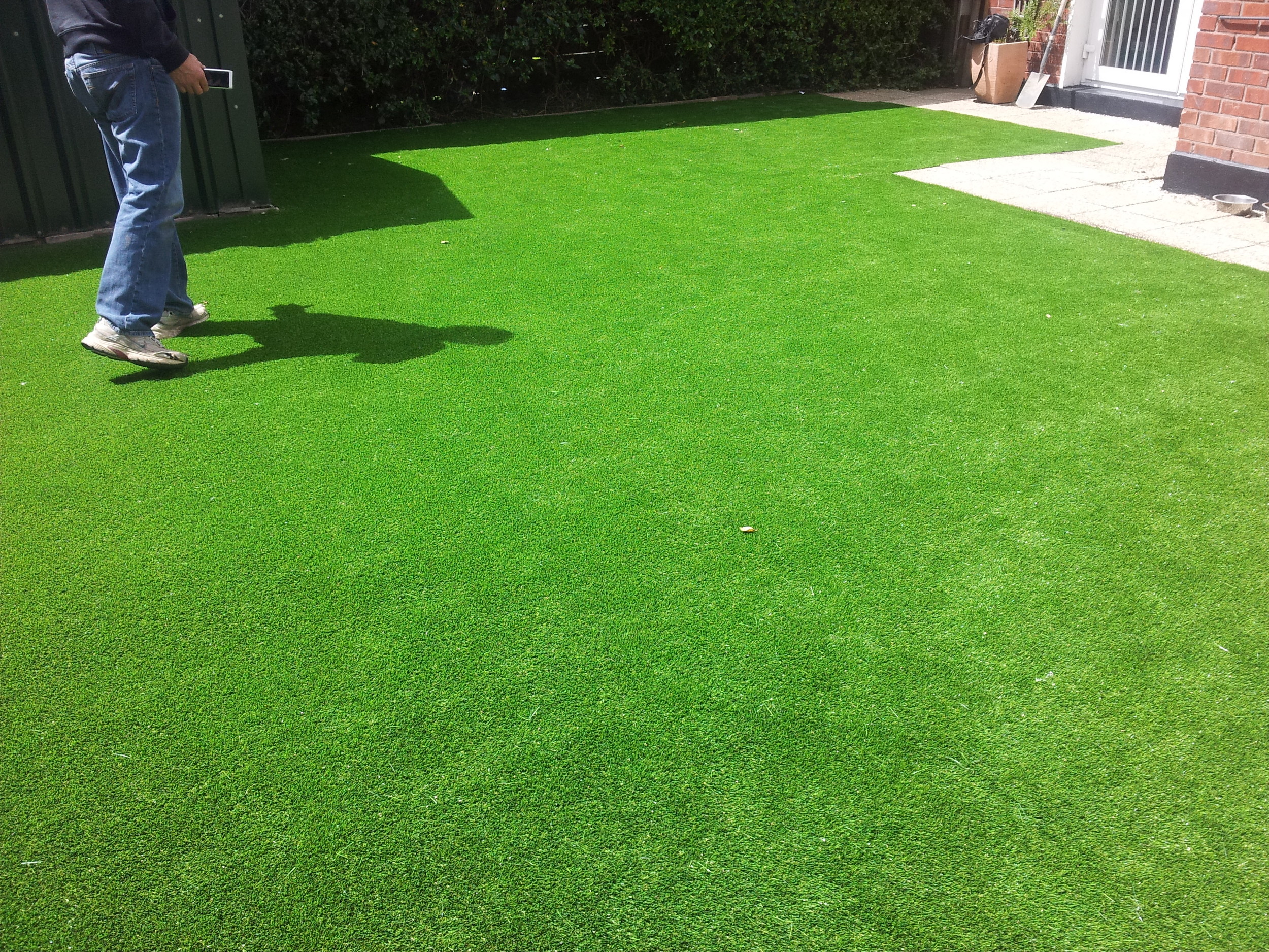 Artificial lawn installer and grass