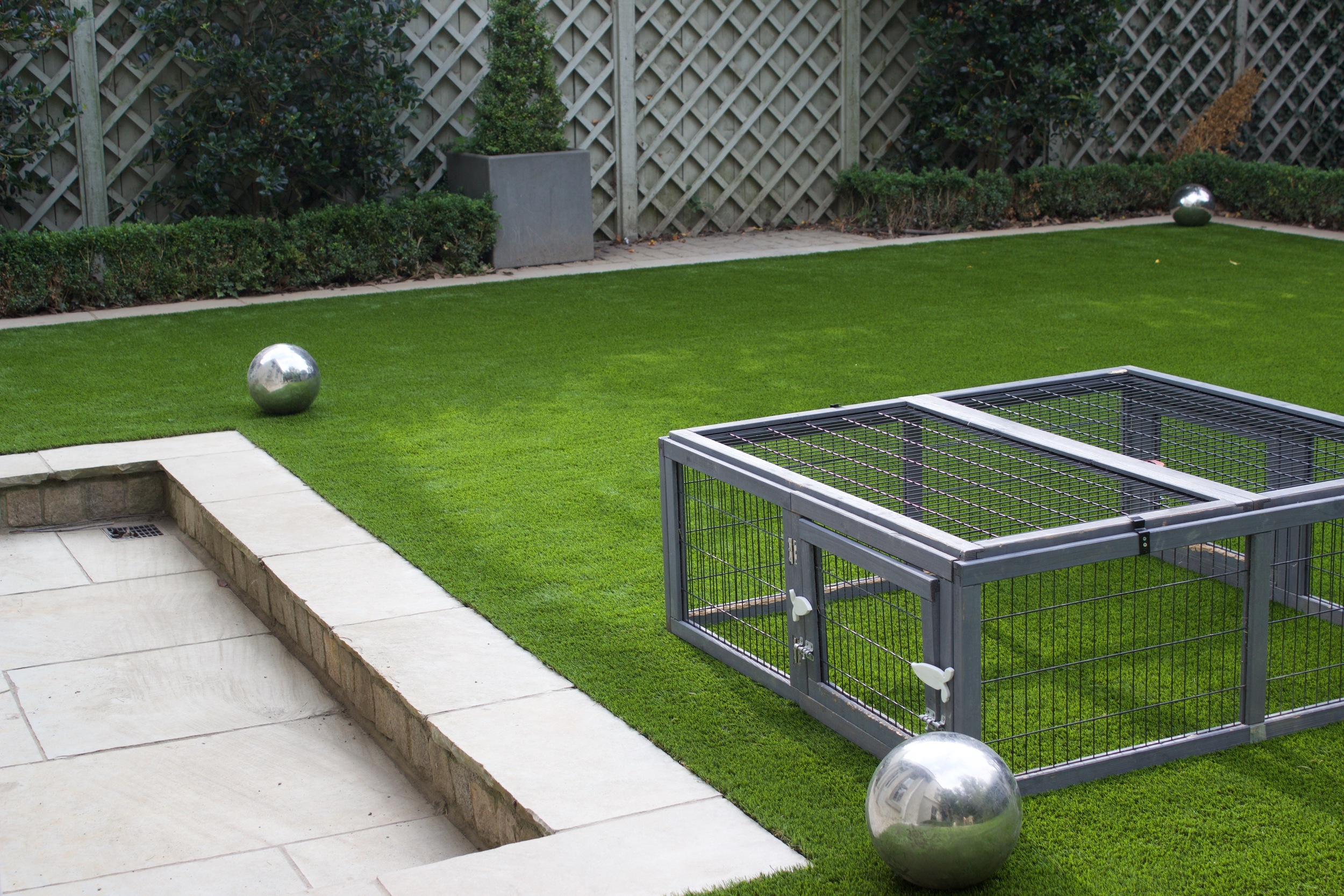 Garden Design featuring artificial grass