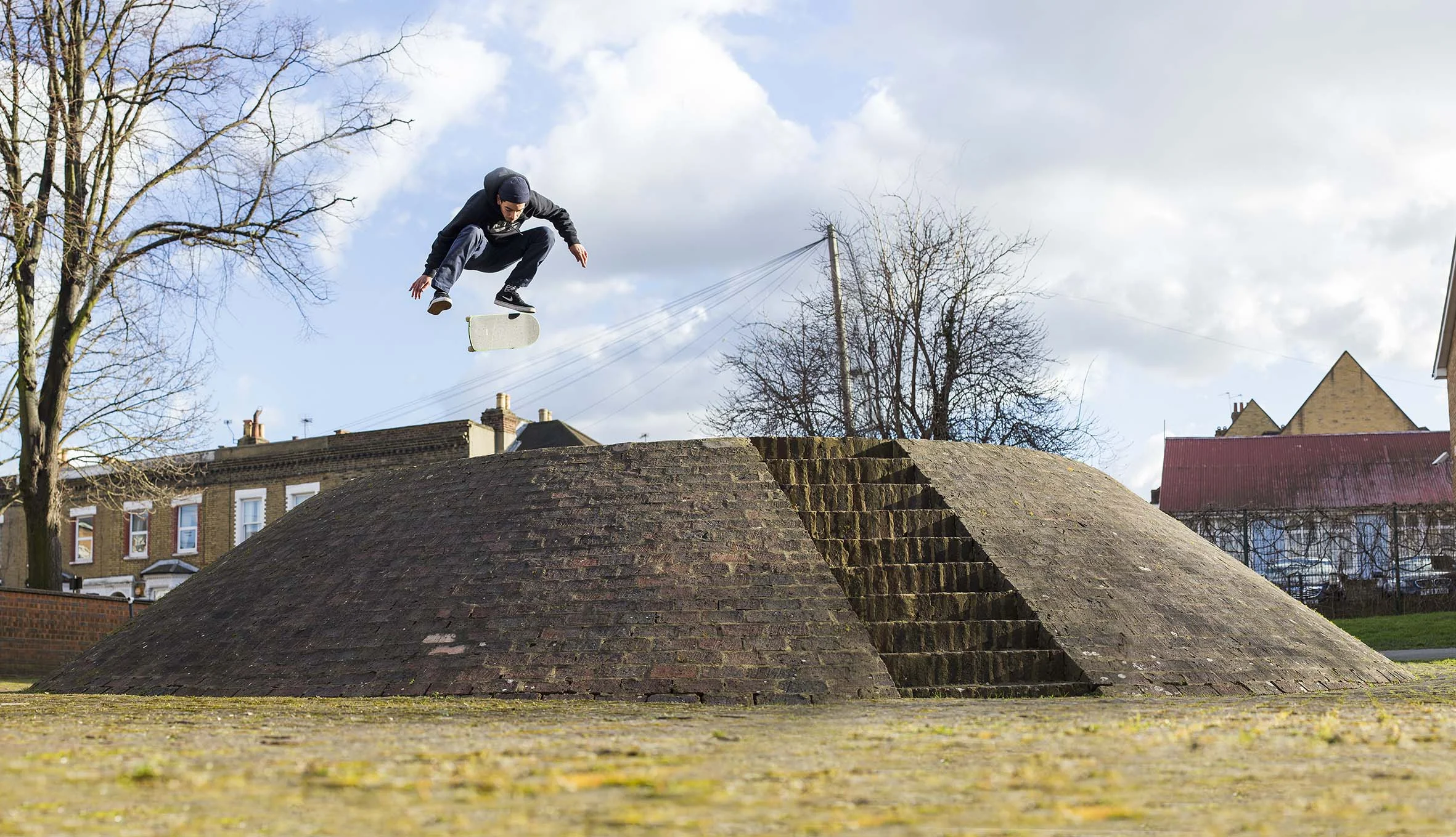 Kyron Davis - kickflip in