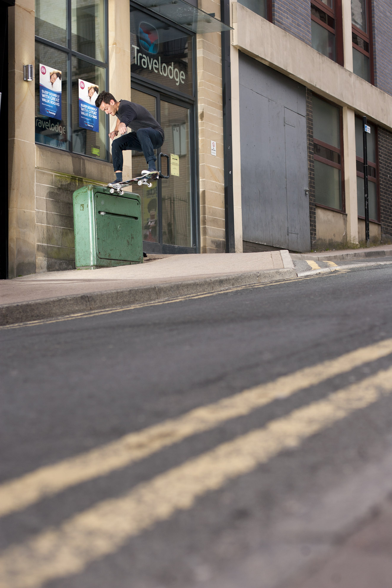 Tom Harrison - frontside tailslide