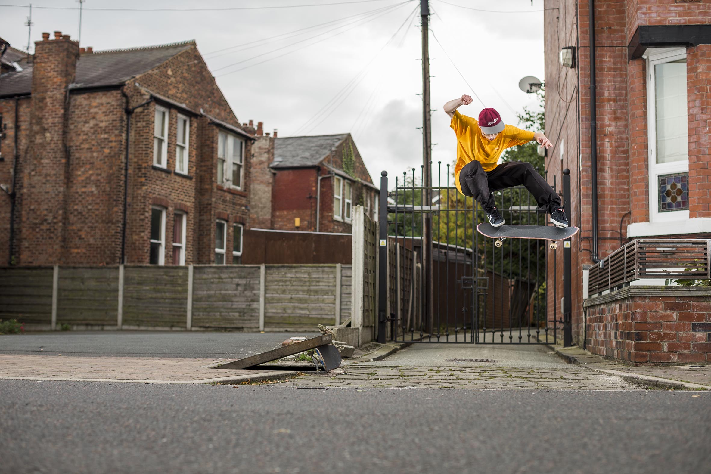 Dom Henry - switch kickflip