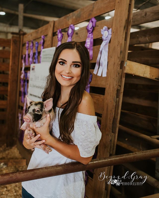 I love introducing my amazing 2020 Senior Reps and telling you guys just how awesome they are... this is the stunning @torie.laiche !!! She goes to St. Amant High School where she is a four year academic honors student. She has maintained a cumulativ
