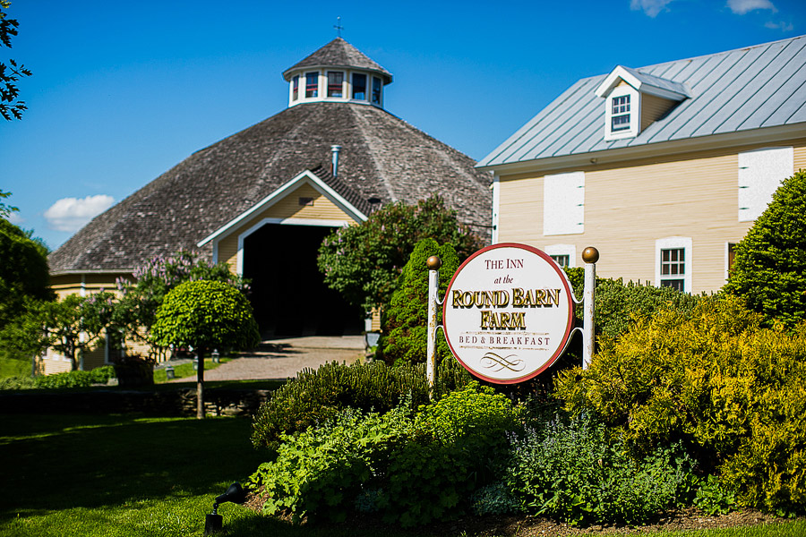 The Inn At the Round Barn Wedding Photos