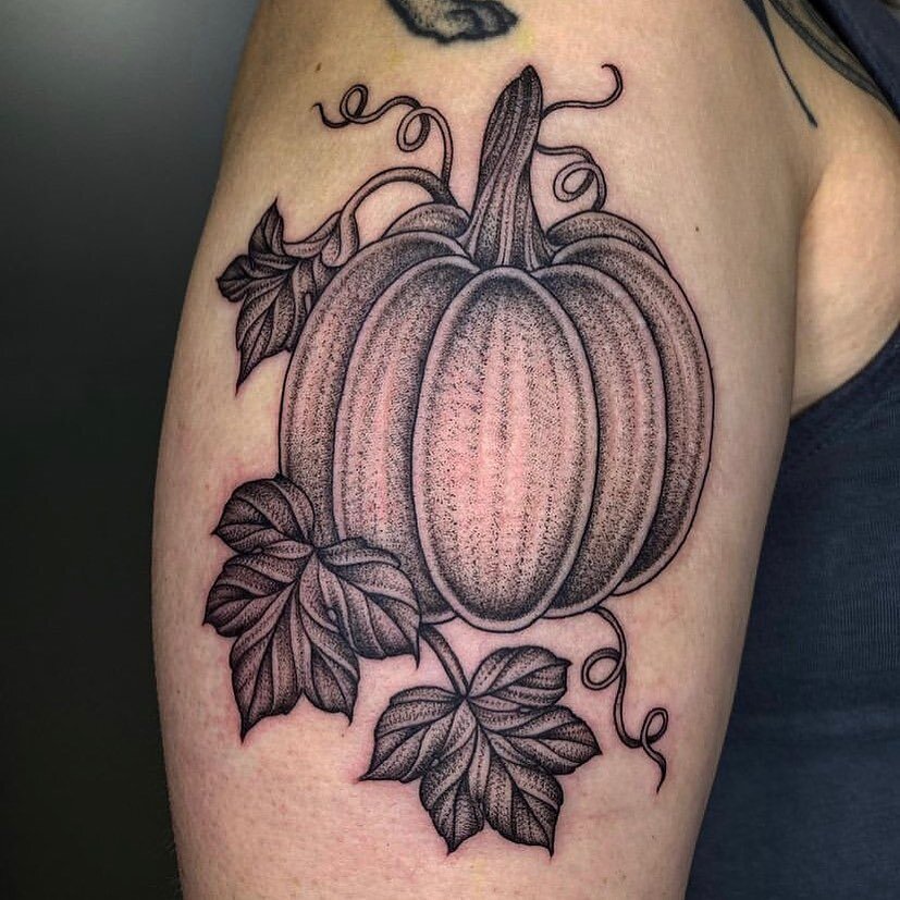 It&rsquo;s spooky season! And that means all of the spooky and Halloween tattoos by our spook Queen @danaglover 🖤🎃👻

#brilliance #brilliancetattoo #boston #bostontattoo #spooky #spookyseason #spookytattoo #halloween #halloweentattoo #pumpkin #pump
