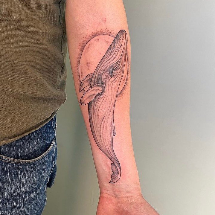 Whale&hellip;there&rsquo;s another one by the one, the only @heartthroatink 🐋💖

#brilliance #brilliancetattoo #boston #bostontattoo #bostontattooartist #whale #whaletattoo #moon #moontattoo #heartthroatink