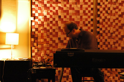 Harnetty performing at Experimental Sound Studio, Chicago (2010).
