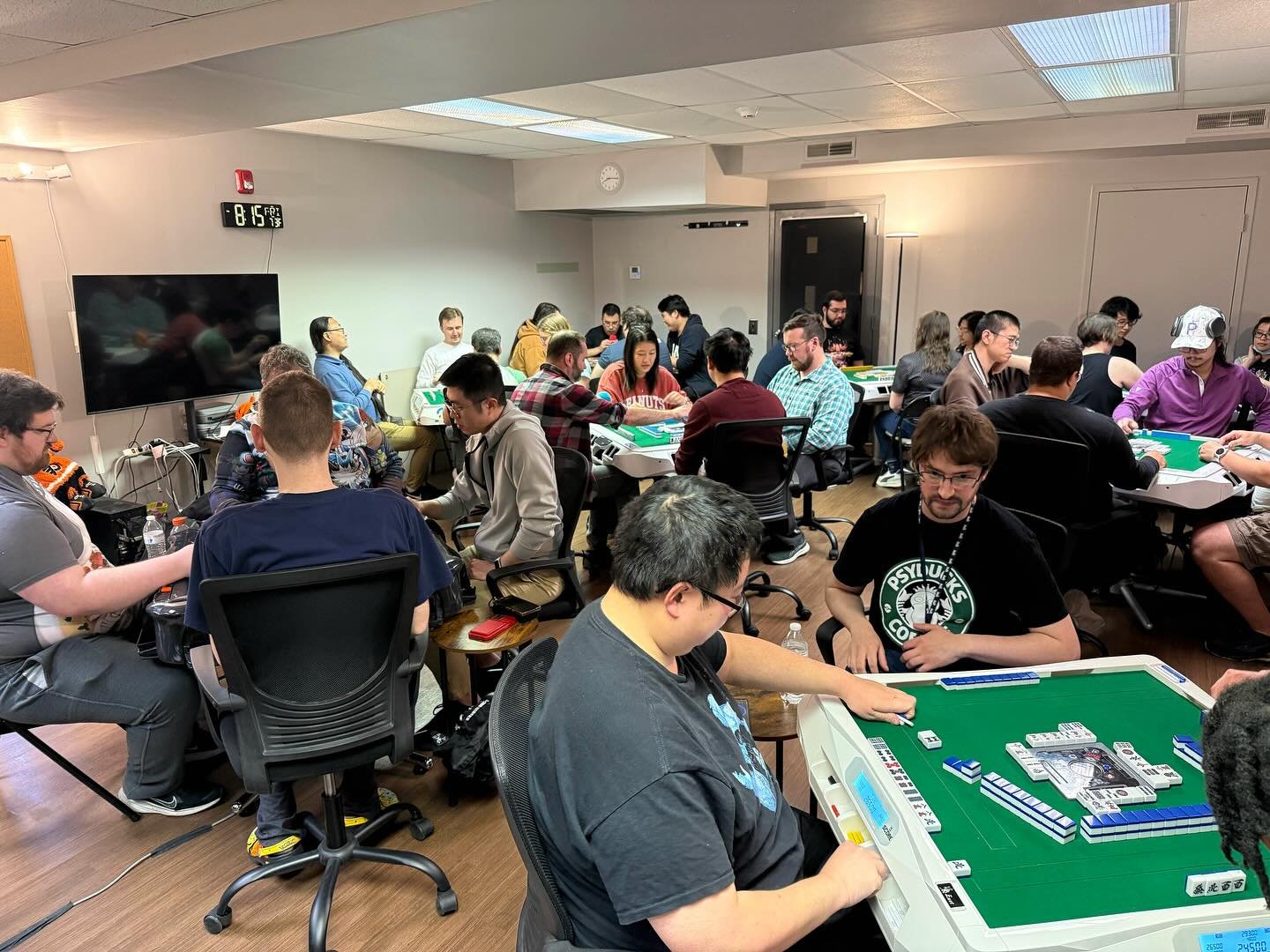 Players are descending upon Philadelphia for the @philly_mahjawn Open! Pictured is a group of competitors getting in a bit of Friday night play before the tournament starts on Saturday. Good luck to everyone!
