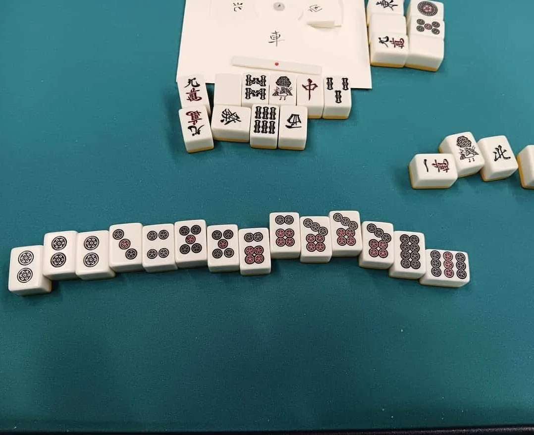 This winning hand in all-last was submitted to us by the team at @queencityriichi from one of their recent meetups. Send us your fun hands! Congrats to Austin on this great hand!