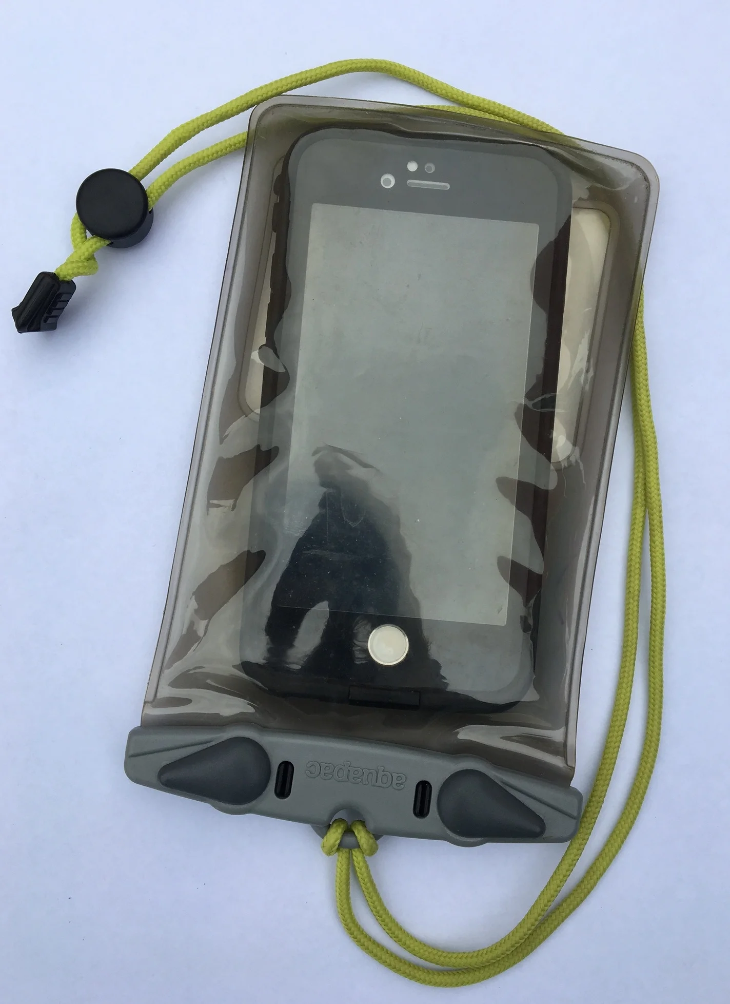 iPhone 6S fits in Aquapac 348