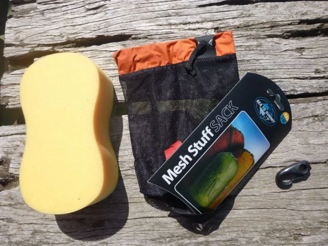 Sponge, mesh bag and nylon clip