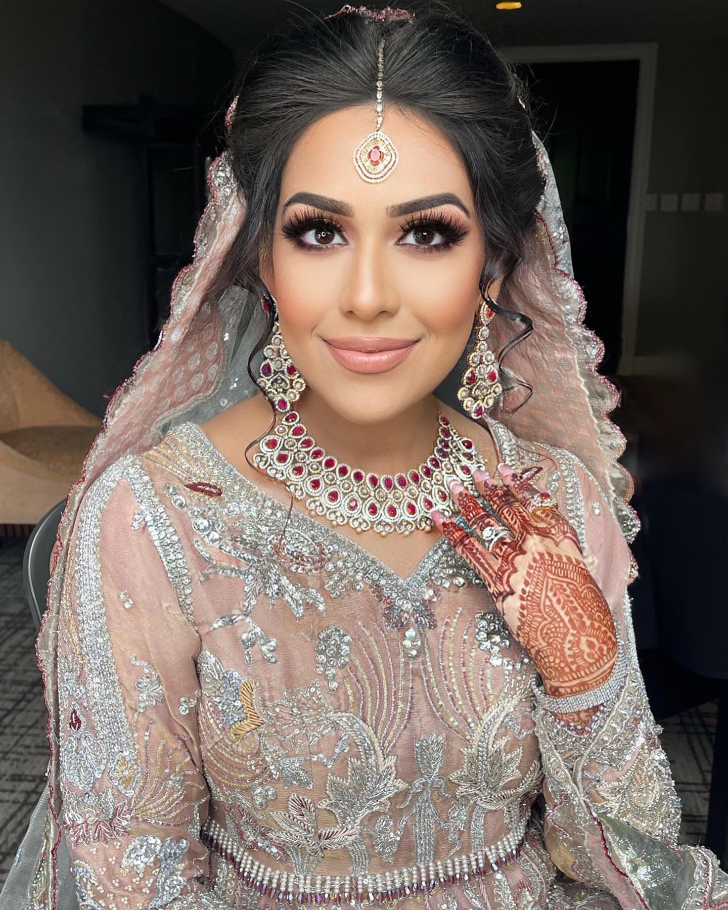 Stunning @madiha_ahmed looked stunning in her @tenadurrani outfit 😍 Loveddd how her entire look came together ! 🤍 #destinationwedding #pakistaniwedding

Outfit | @tenadurrani 
Event planning | @redandgoldevents 
Venue | @chateau_elan