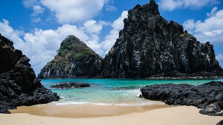 Two Brothers Rock - Fernando de Noronha Archipelago, Pernambuco, Brazil. (Creative Commons Genérica de Atribución/Compartir-Igual 3.0.)