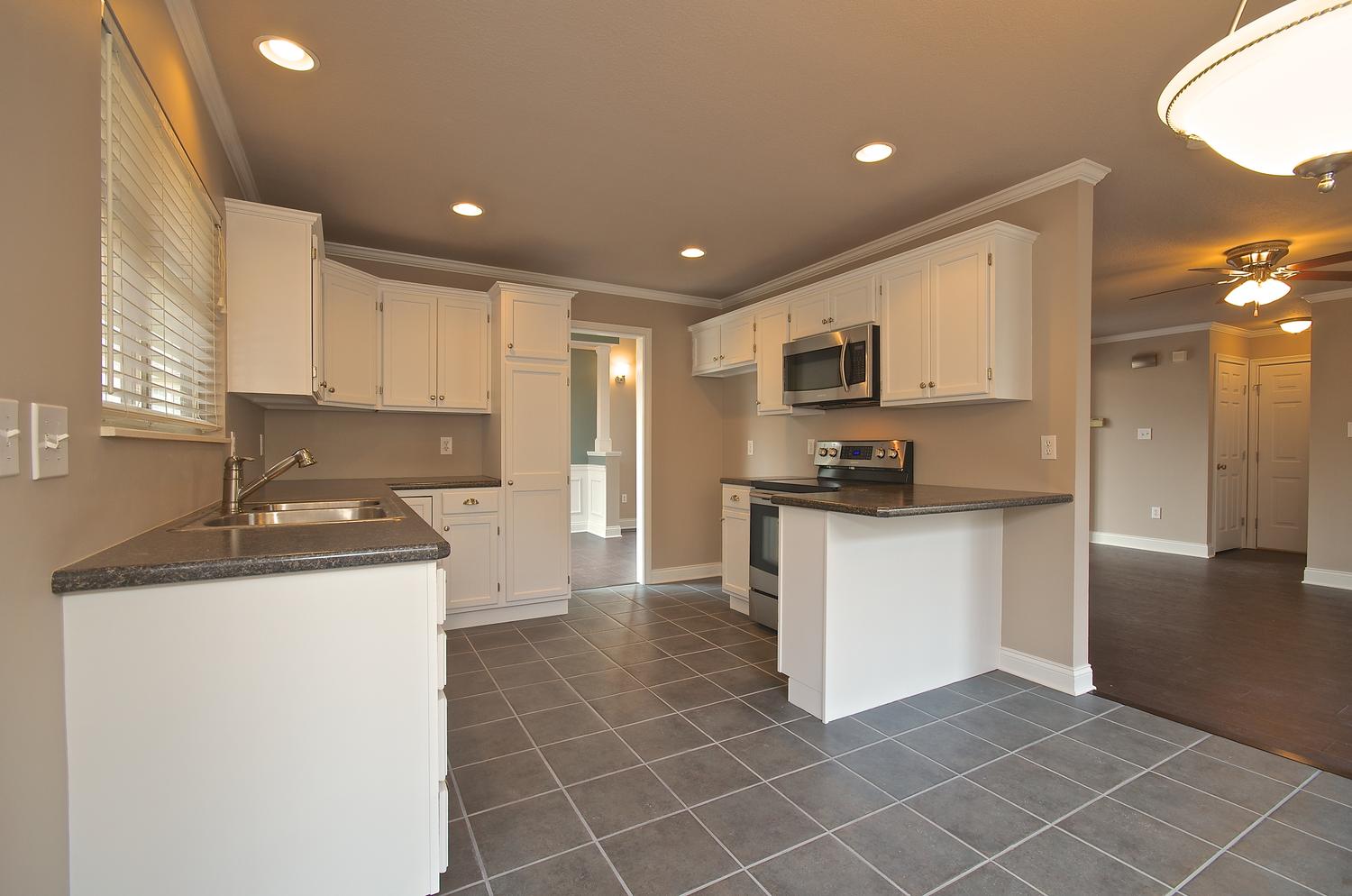 2707 Bakertown Rd Knoxville TN-large-020-Kitchen-1500x994-72dpi.jpg