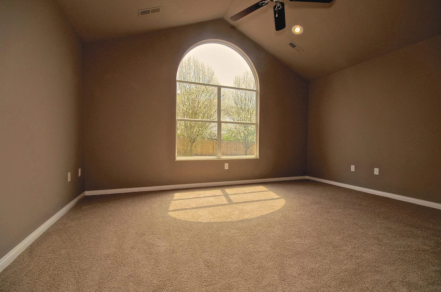 2707 Bakertown Rd Knoxville TN-large-028-Master Bedroom-1500x994-72dpi.jpg