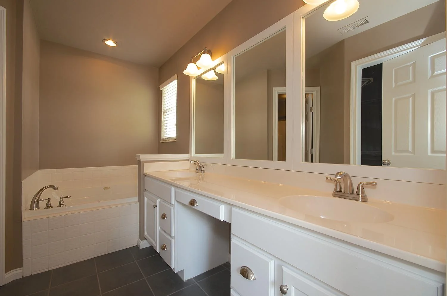 2707 Bakertown Rd Knoxville TN-large-031-Master Bath-1500x994-72dpi.jpg