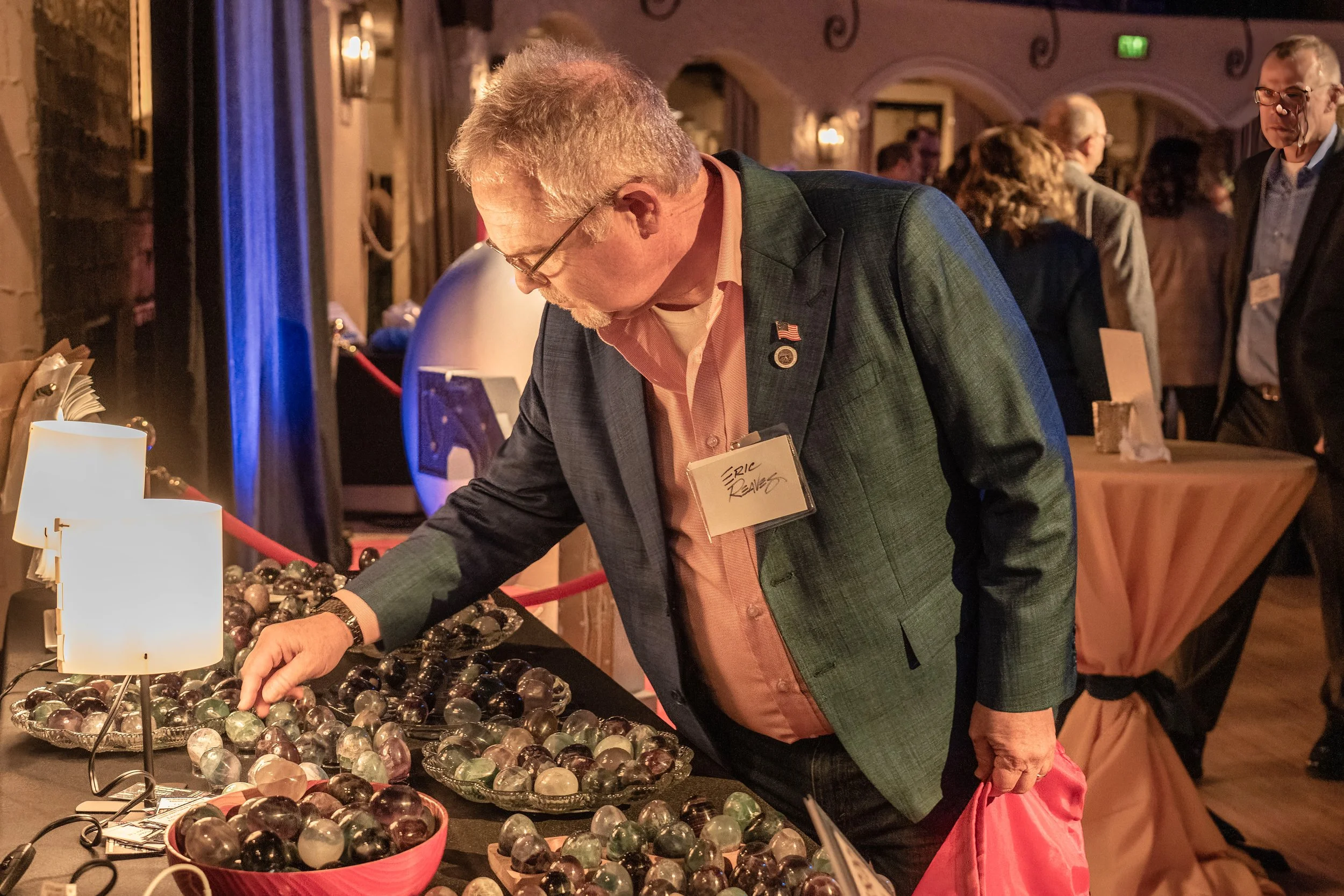 SELECTING AN EGG 3_SMW_4206.jpg