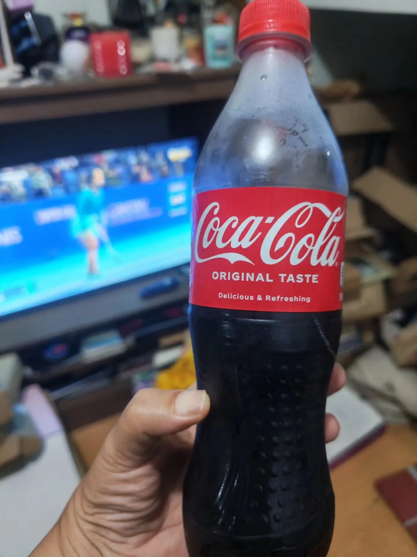 301/365

Never thought I'd be able to taste regular coke again. But apparently it's the quickest way to raise my glucose since I'm having hypoglycemic attacks now. I'm not complaining about the coke as I've missed it so much haha. NGL, naluha ako ng 