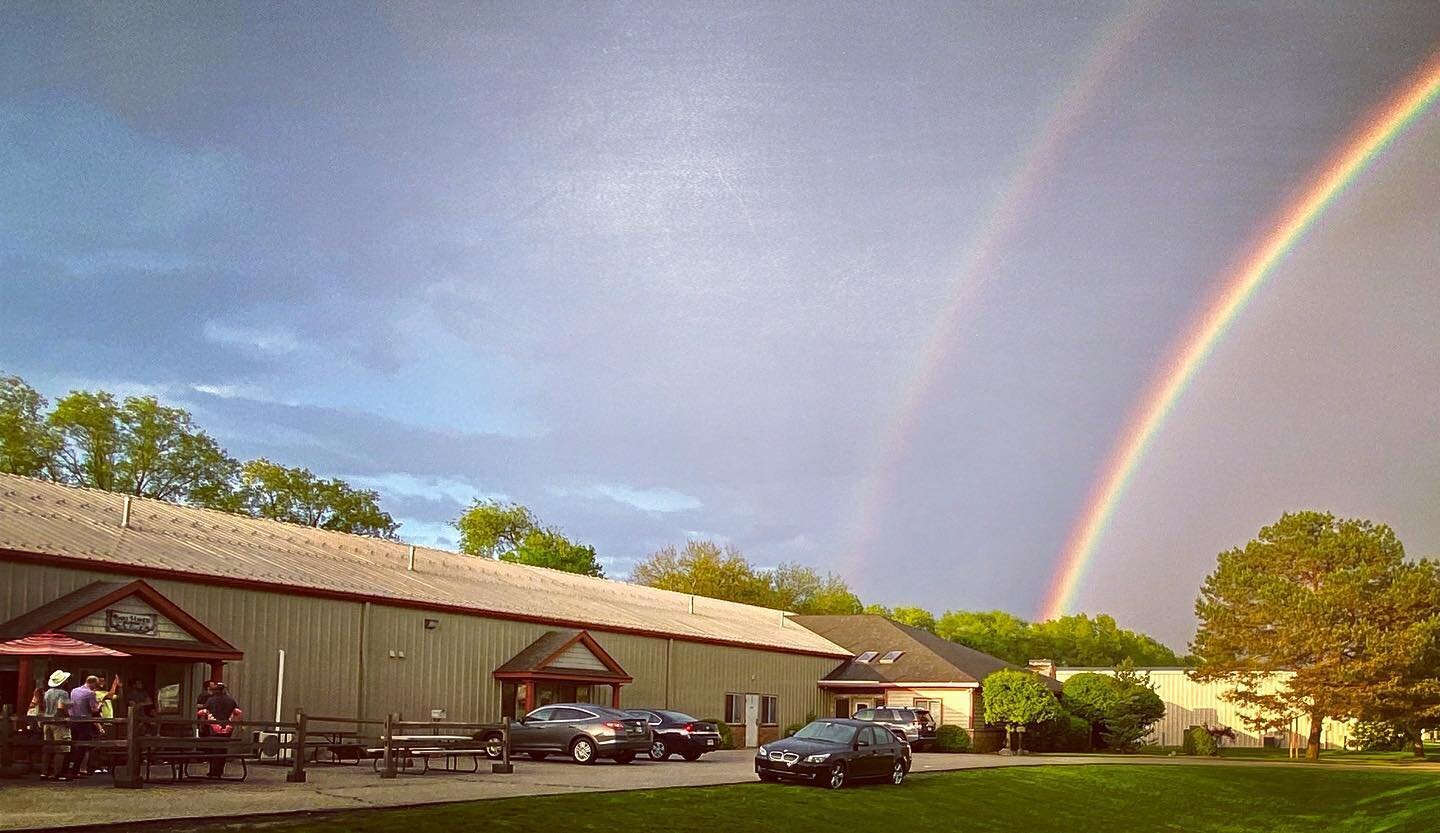 Double Bows at the brewery yesterday. Brewing a DDH DIPA today! 🌈 🤯🍻🌳🌴🍺#stillkickinit #killemwithkindness